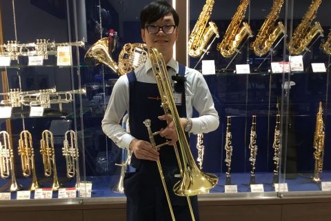 スタッフ写真 管楽器 管楽器アドバイザー(社内資格) 赤刎