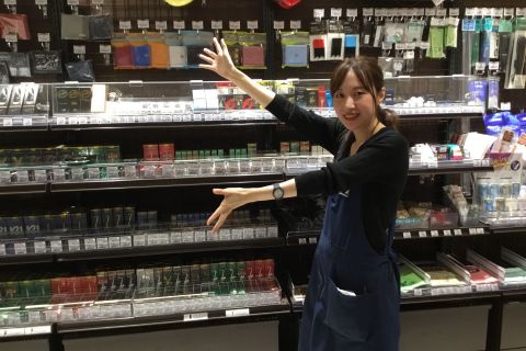 スタッフ写真 教育楽器、楽譜 正務