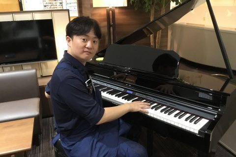 スタッフ写真 ピアノ関連、ウクレレ 黒住