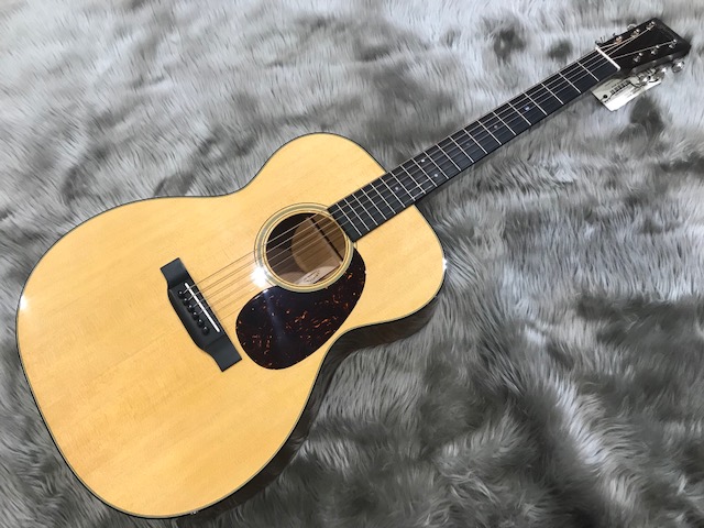 【アコースティックギター】Martin 000シェイプのギターが入荷！