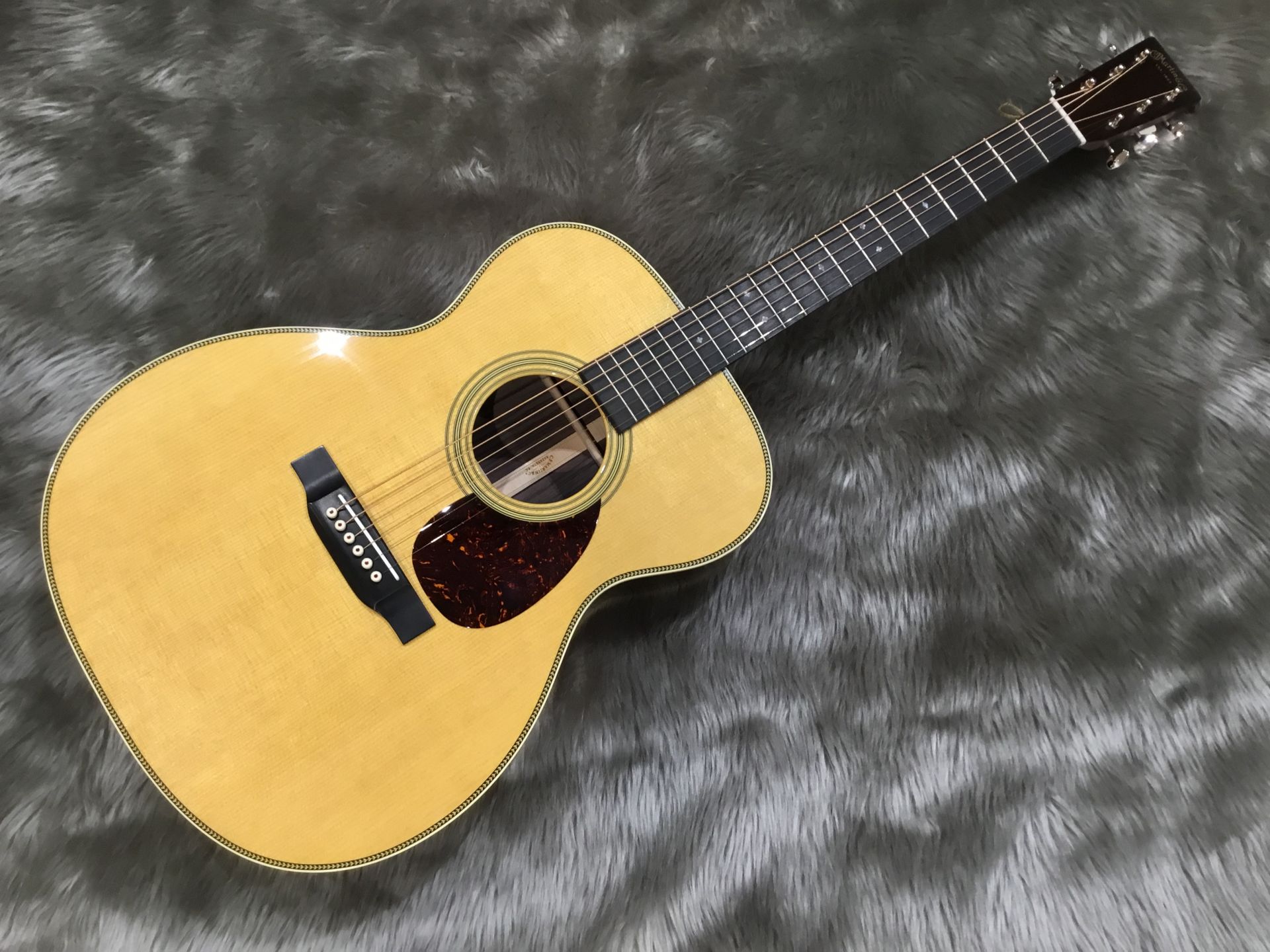 *Martin OM-28が入荷しました！ MartinのOMシェイプより史上初のオーケストラ・モデルであるOM-28が入荷！ 25.4インチのロング・スケールによる高めのテンションのサウンドを、ローズウッドのボディがしっかりと受け止めることで生み出されるダイナミックなサウンドが特徴的。 フィンガー […]