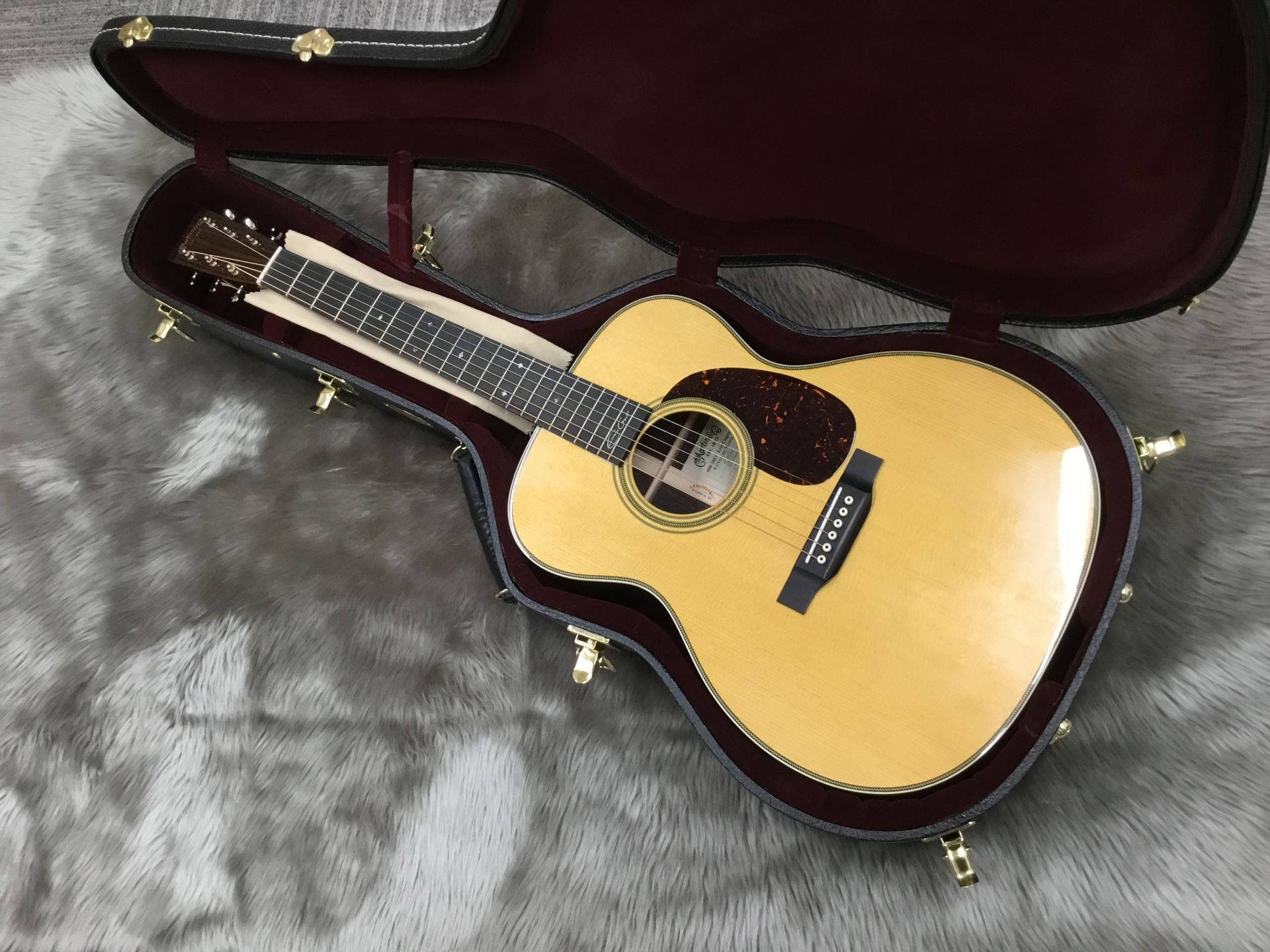 *入荷後すぐに売れてしまったMartin 000-28ECが再入荷！ ギタリストなら誰もが通るであろうエリック・クラプトンのシグネイチャーモデル、000-28ECが再入荷しました。 先日入荷後、すぐに売れてしまった000-28ECですが、奇跡的に再入荷！ 次回入荷は未定ですので、増税前の今こそ買い時 […]