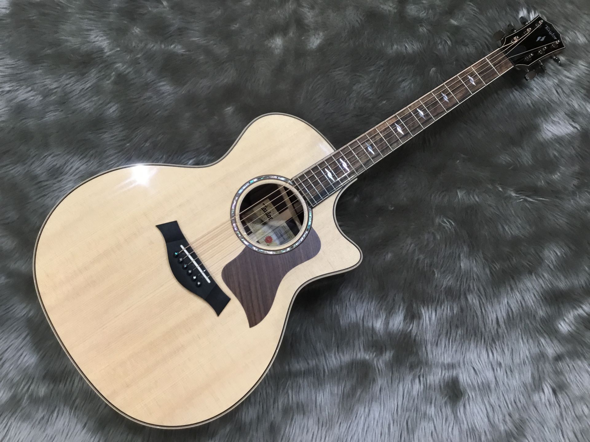 【アコースティックギター】Taylorフラグシップモデル、814ce V-Class入荷！