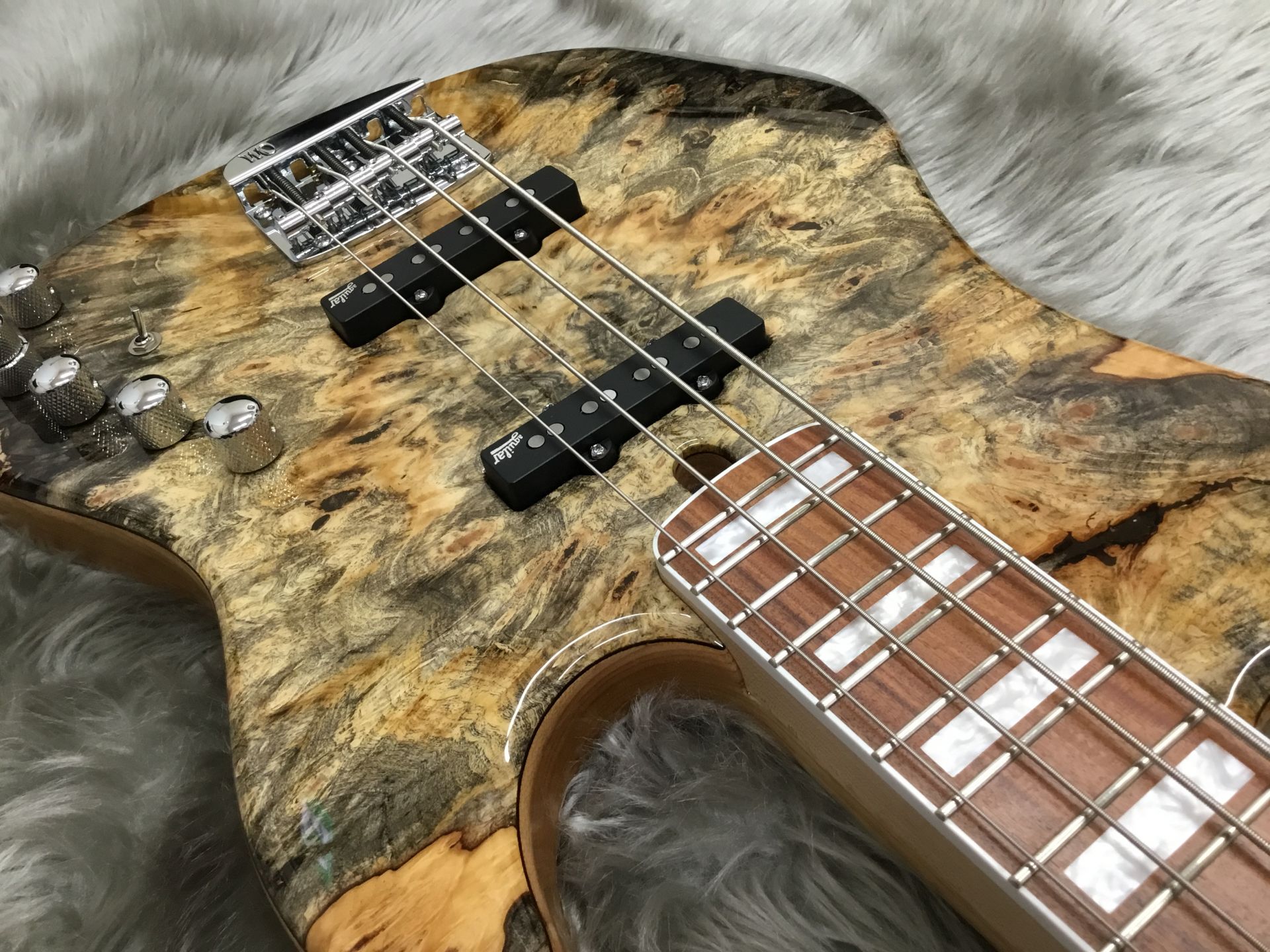 *オンリーワンの杢目がたまらない！Mayones Jabba Custom BB4入荷！ |*品番|Jabba Custom BB4| |*メーカー希望小売価格|¥399,600| |*販売価格|[!SOLDOUT!]| その他、スペックや詳細写真、WEBからの購入申込み・お問い合わせなどは、ギタセ […]