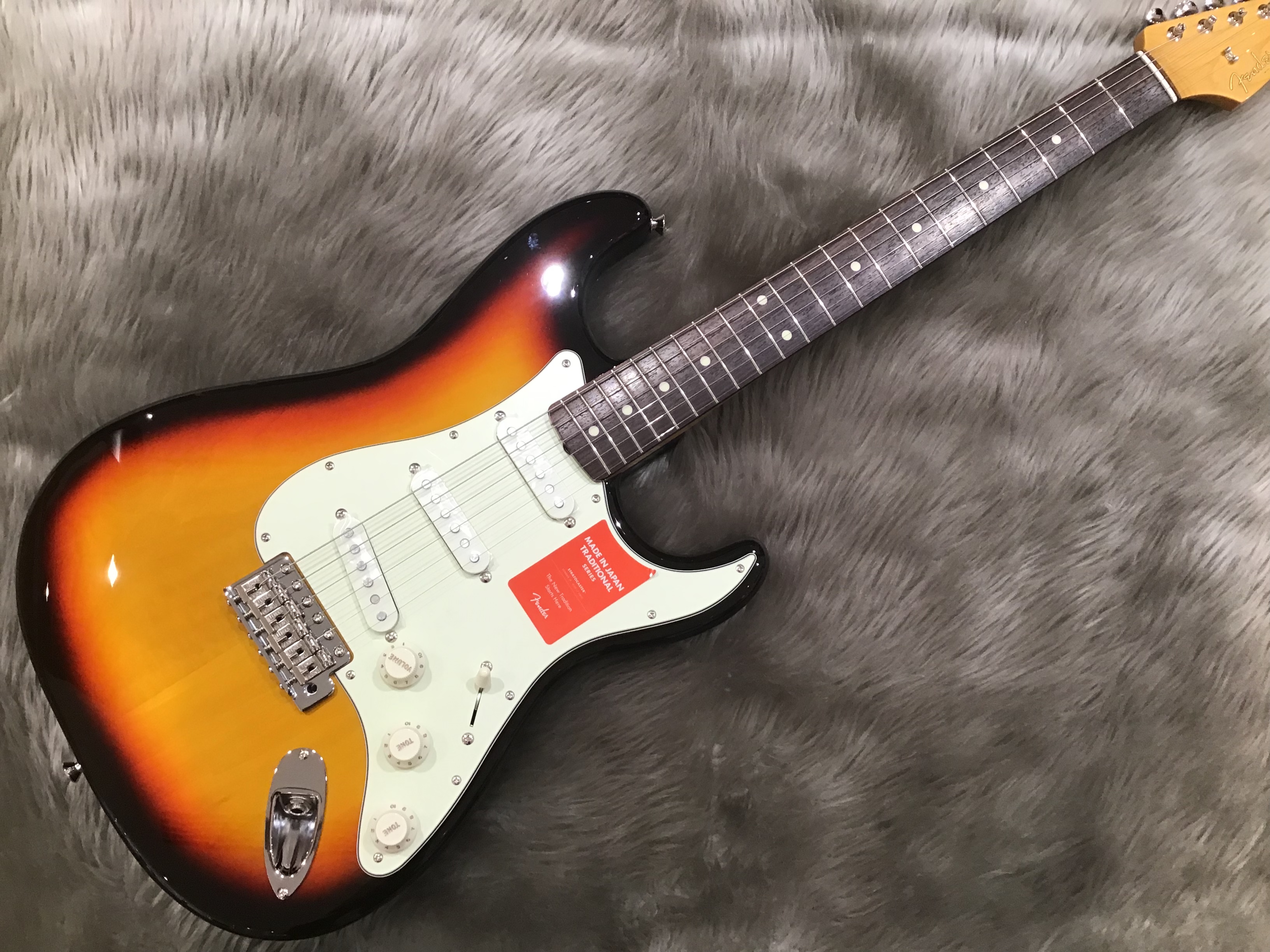 *FENDER TRADITIONALシリーズ　展示品に限りアウトレット価格にて販売中！ FENDERのジャパンメイドシリーズの一番の定番シリーズ「TRADITIONALシリーズ」。国産の丁寧なつくりで伝統的なルックス・サウンドを再現したシリーズで人気の高いシリーズです。そんな人気モデルを展示品に限 […]