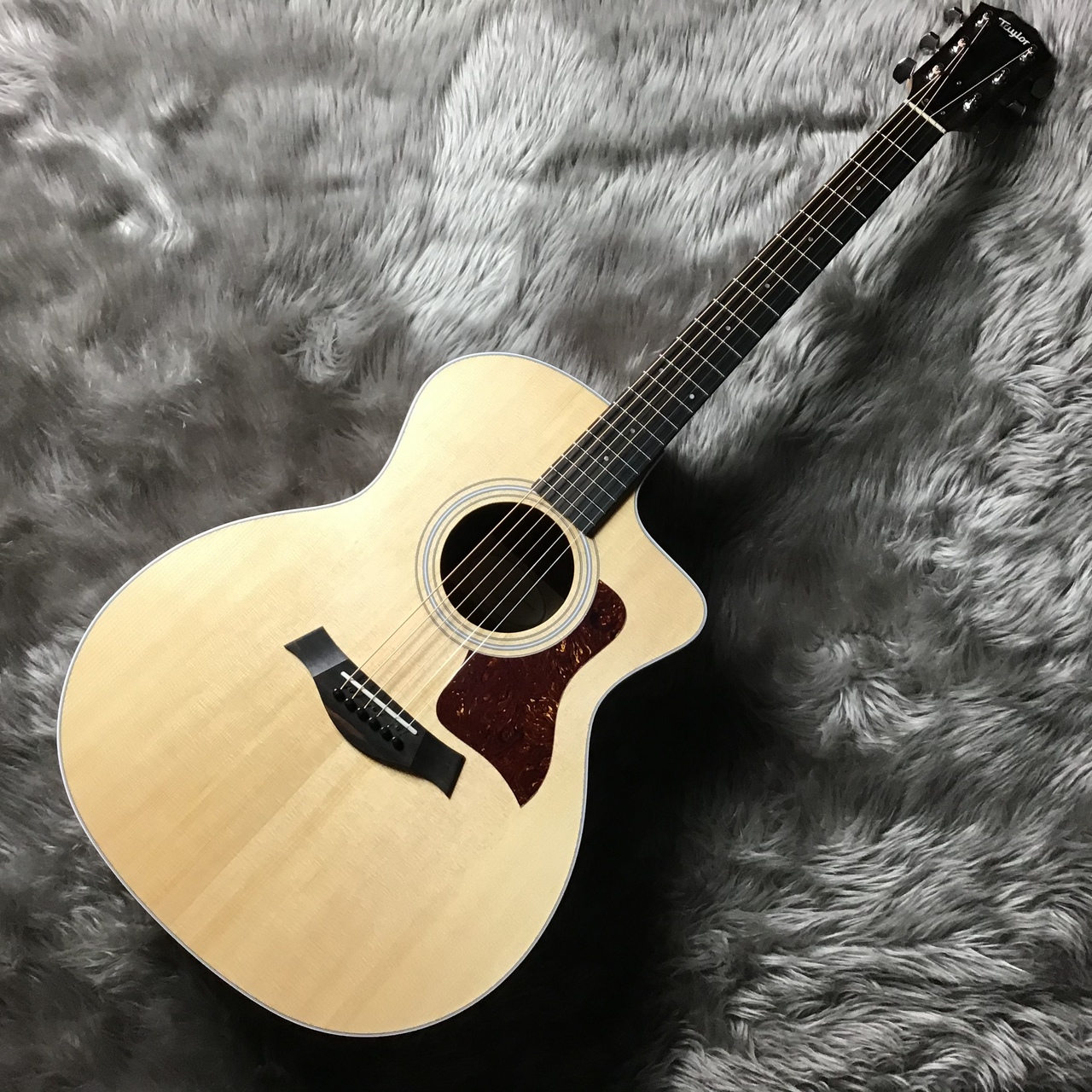 【アコースティックギター】Taylorのお手頃で人気のモデル！214ce Rosewoodと114ce Walnutが入荷！