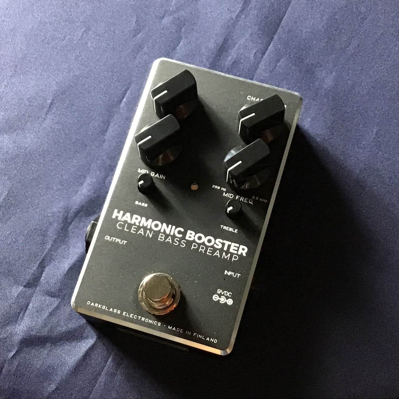 【エフェクター】使い勝手の良いプリアンプブースター、Darkglass Electronics Harmonic Booster 2.0入荷！