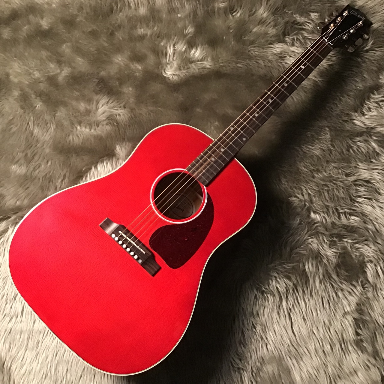 【アコースティックギター】Gibsonより真っ赤なJ-45 Standardが入荷！