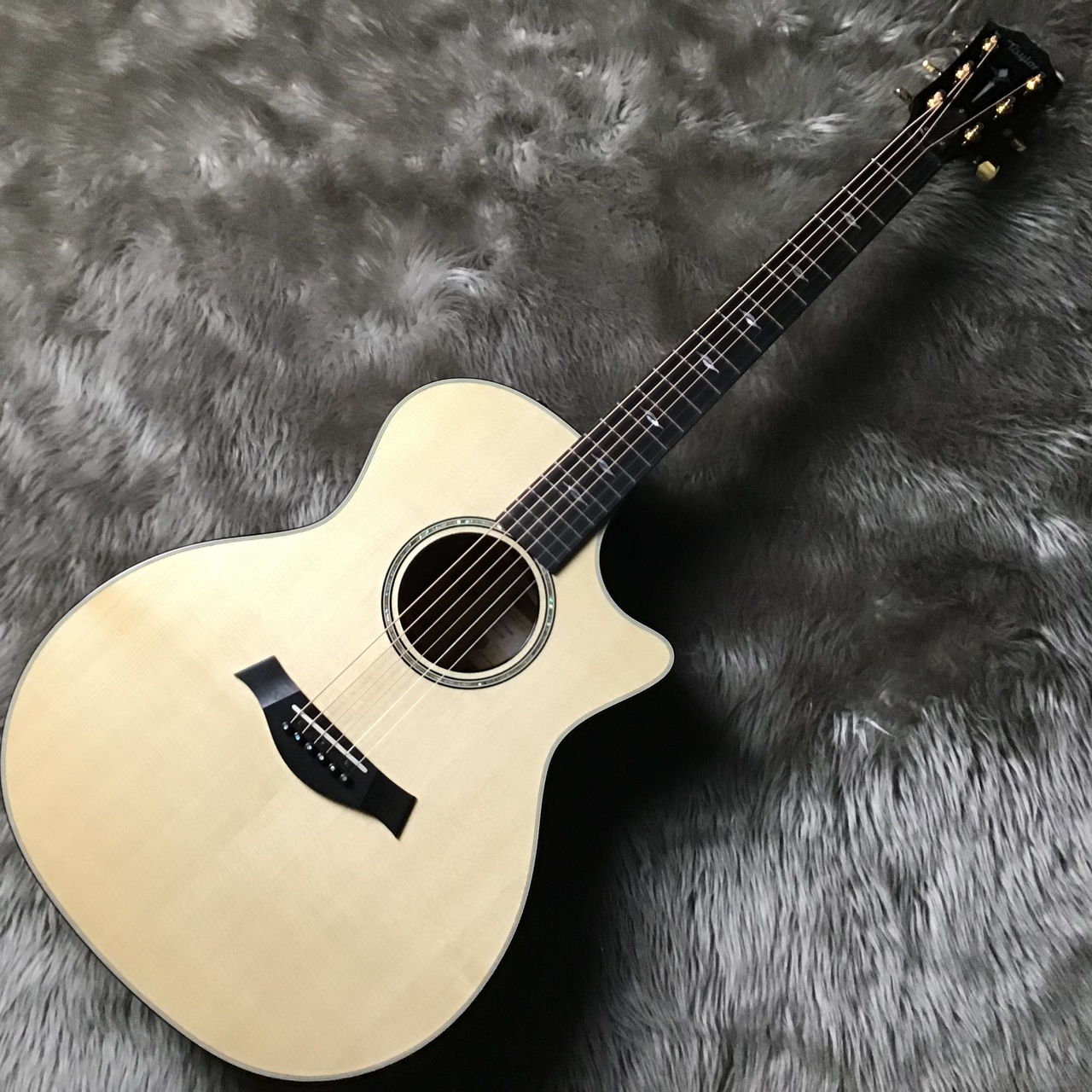 *【1本限りのお買い得！】Taylorの限定モデル、LTD 814ce Cocoboloが入荷！ テイラーの中で最も人気のあるグランドオーディトリアムサイズのボディに、ルッツ・スプルーストップ、サイド＆バックにエキゾチックな稀少材 ”Cocobolo”を使用したリミテッドモデルが1本限りの大特価！。 […]