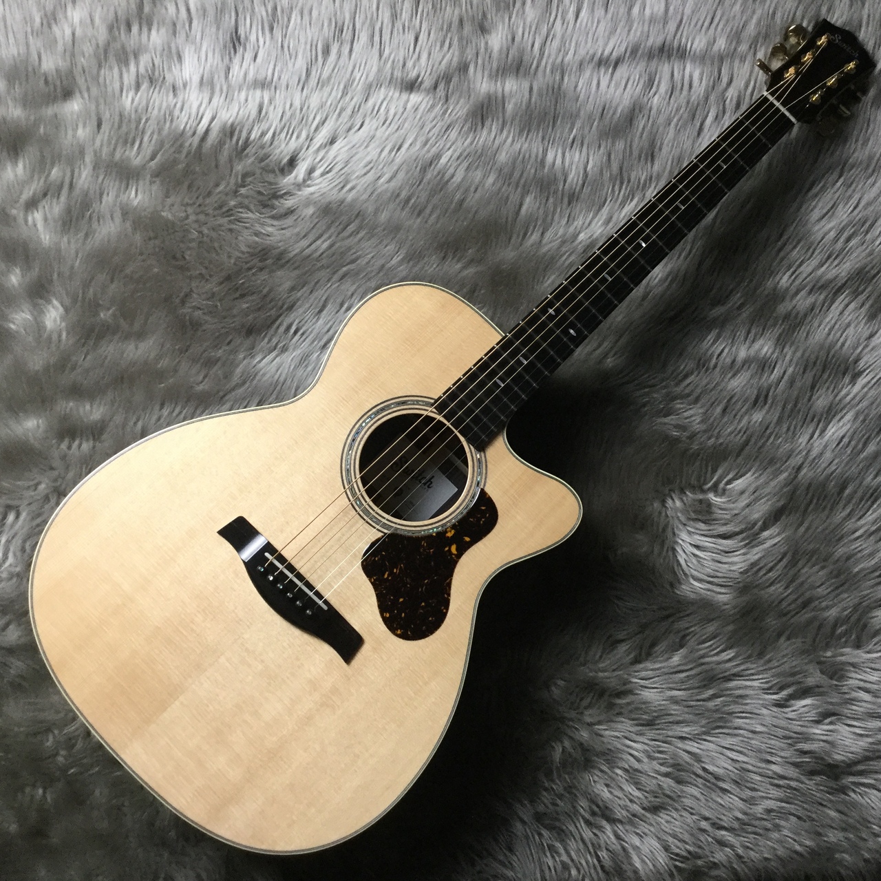 【話題の商品！】信頼の日本製で有名なSwitch Custom GuitarsよりOM-70Cが入荷！