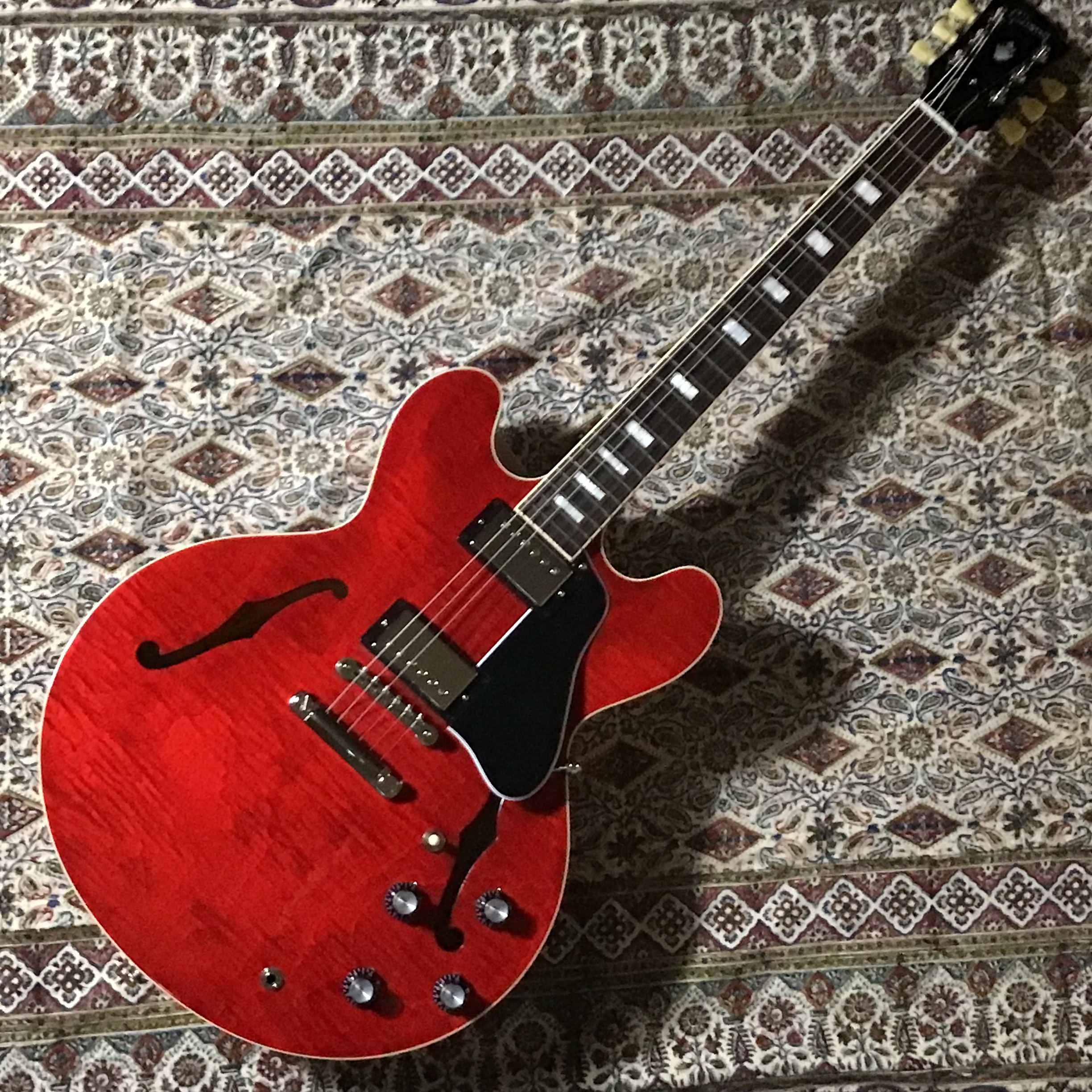GIBSON セミアコースティックギターES-335 Figured Sixties Cherry