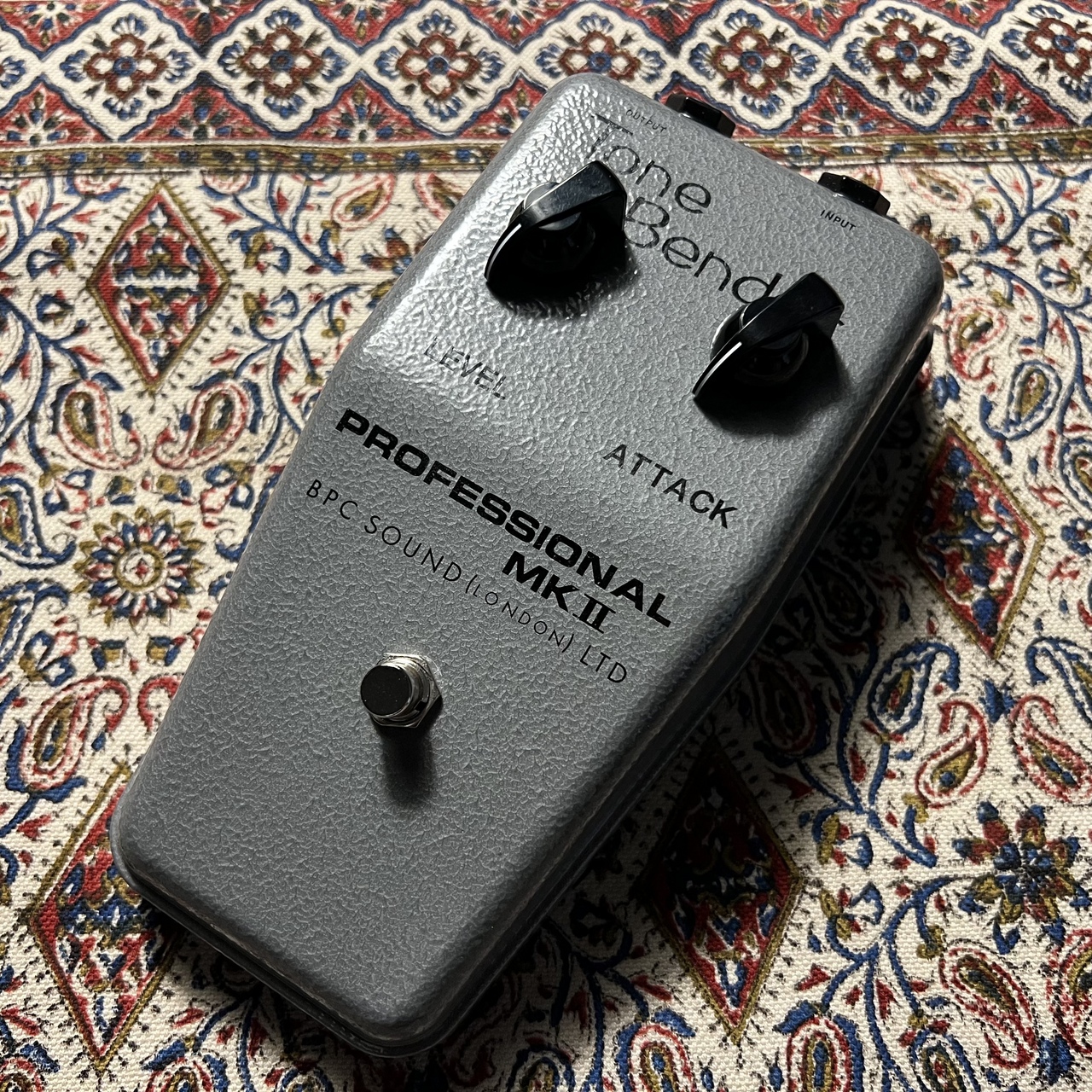 British Pedal Company MKII Tone Bender OC81D '67年にSola Sound社より発表されたファズペダル、Tone Bender Professional MKのレプリカゲルマニウム・トランジスタOC81D搭載に加え、サンドキャストアルミシャーシをハンマー […]