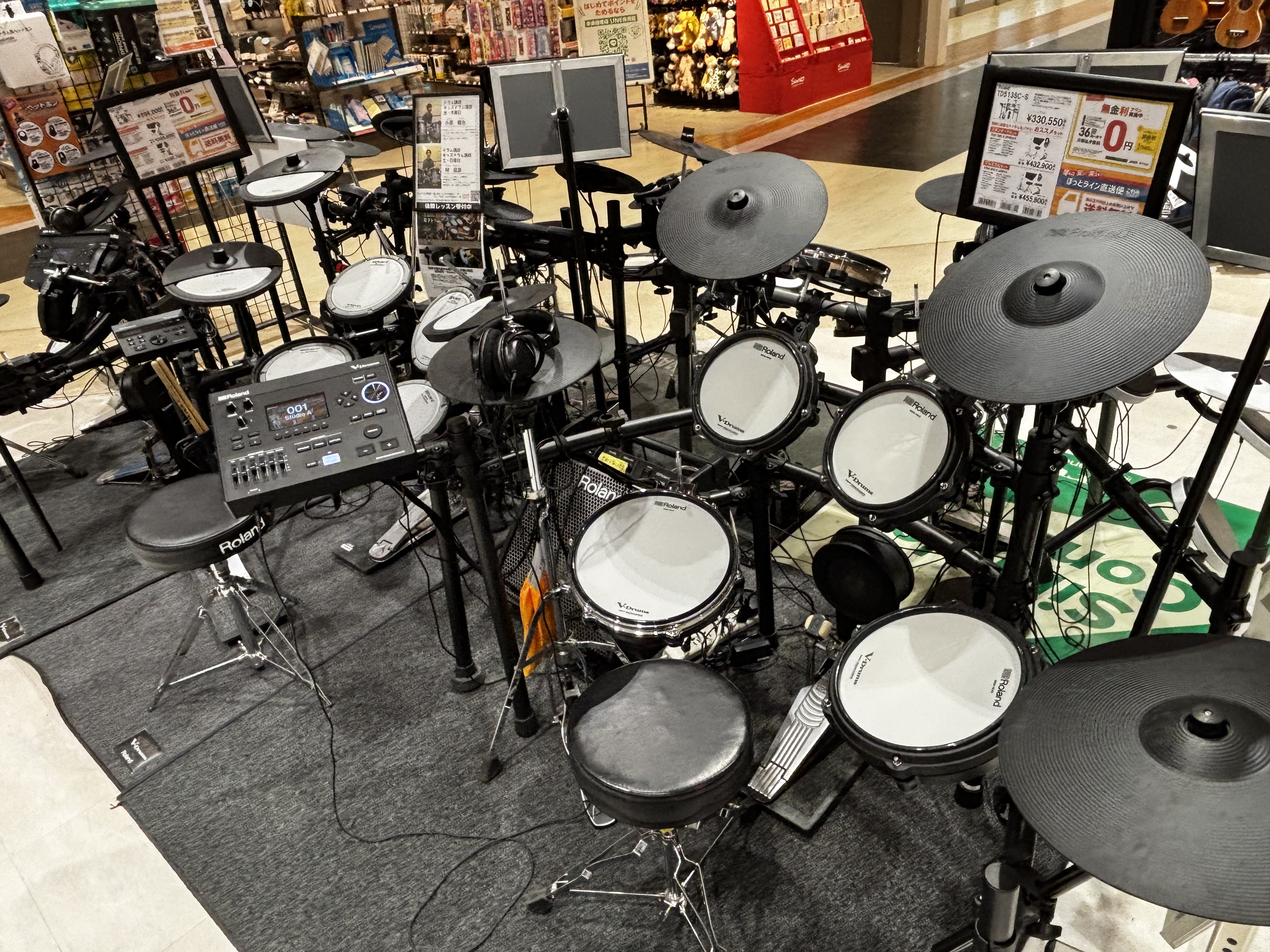 当店HPをご覧いただきありがとうございます！ドラムアドバイザーの辰田(たつだ)と申します。岡山県、福山、尾道で電子ピアノを選ぶなら島村楽器イオンモール岡山店へお越しください。電子ドラムの展示が多数有り、試し叩きも可能です！皆様にぴったりな一台を必ずご提案いたします。ぜひドラムアドバイザー辰田(たつだ [&hellip;]
