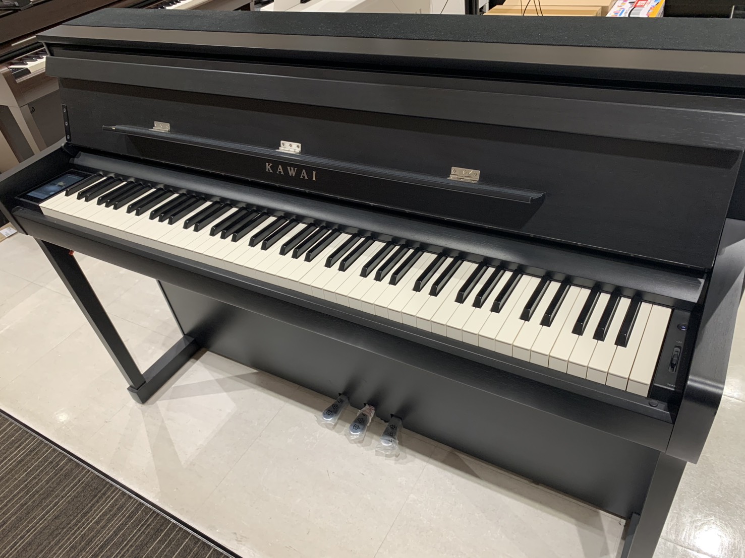 展示カラー：MB(モダンブラック)SCA901