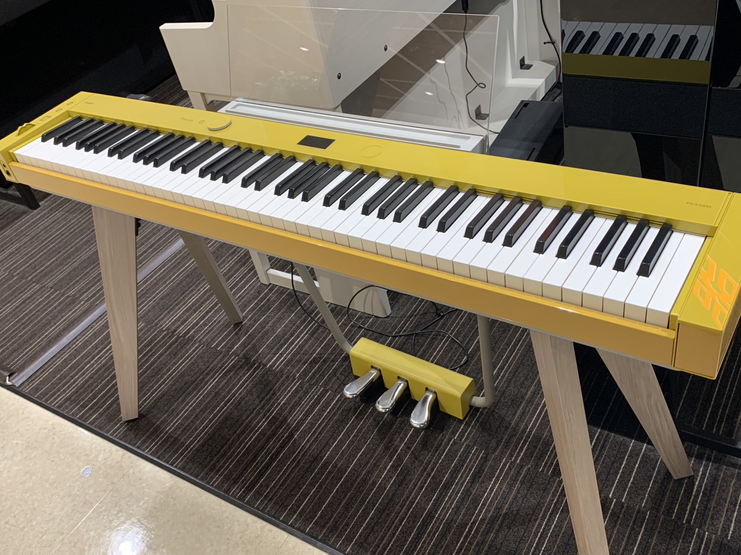 展示カラー：HM(ハーモニアマスタード)PX-S7000