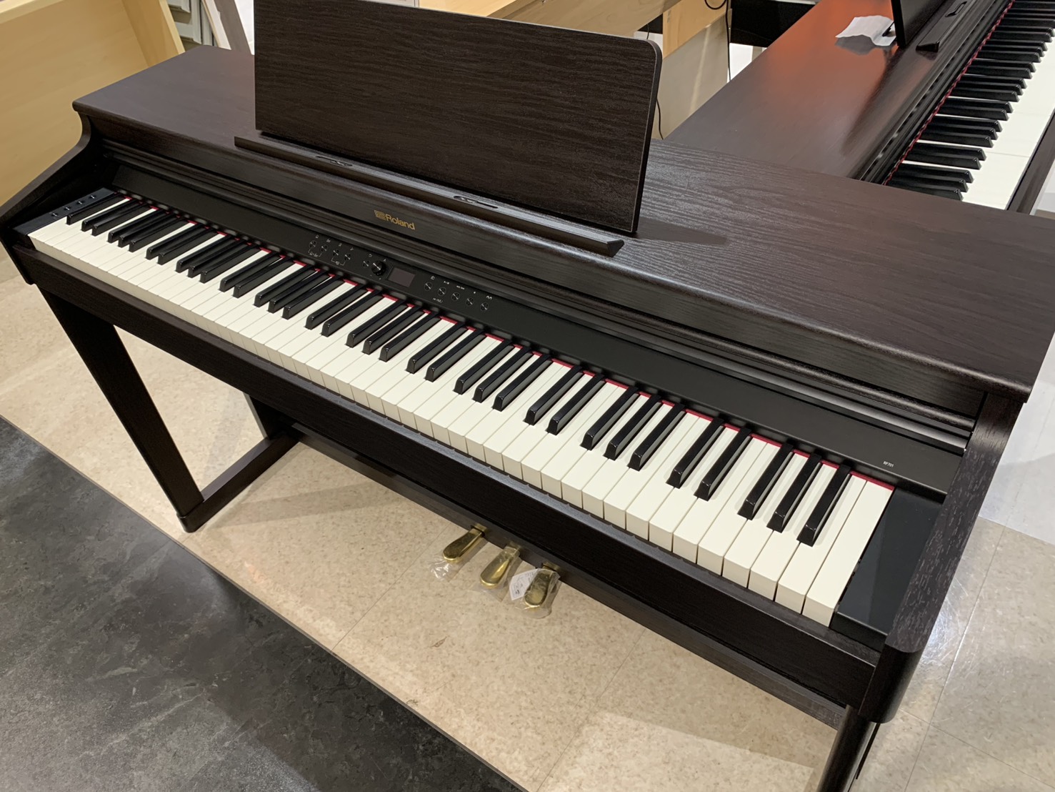 展示カラー：DR(ダークローズウッド調仕上げ)RP701