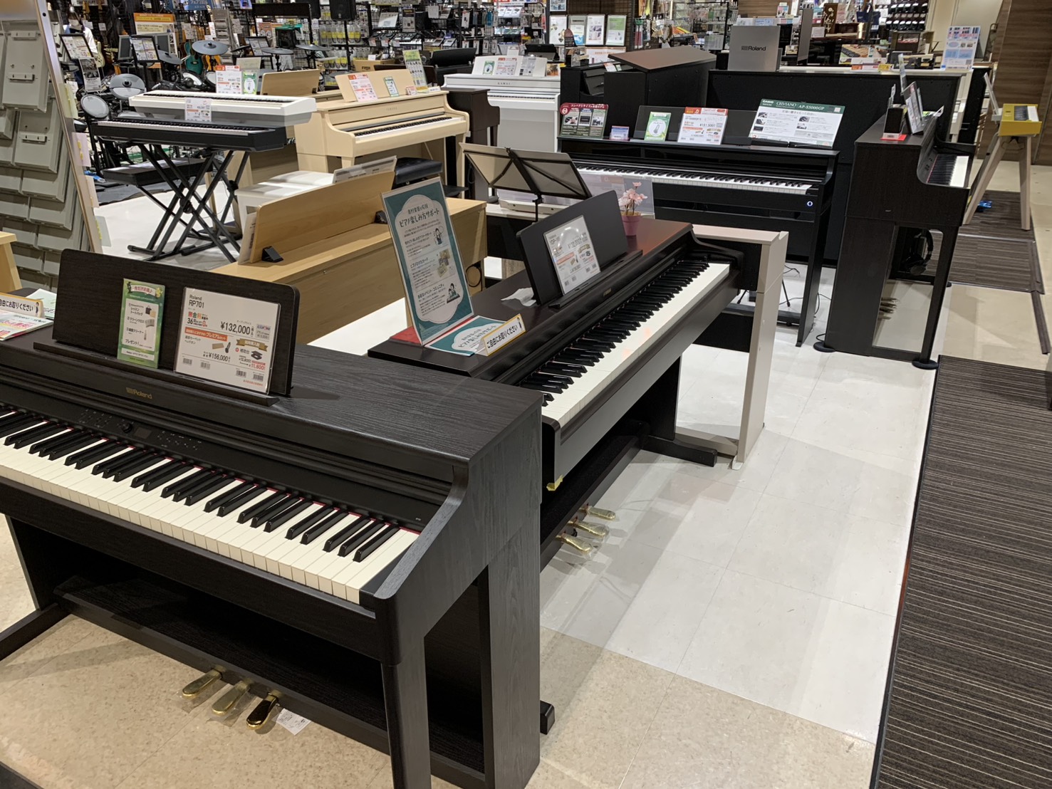 島村楽器イオンモール岡山店をご利用いただき、誠にありがとうございます。今回は、よくご相談がある「なるべく安く買いたい！」そんな方に向けた記事を作成してみました！またどうしてレッスンの先生が「高いピアノを」というお話になるのか。そのポイントも最後にまとめてます！皆様にとってひとつの参考材料となれば幸い [&hellip;]