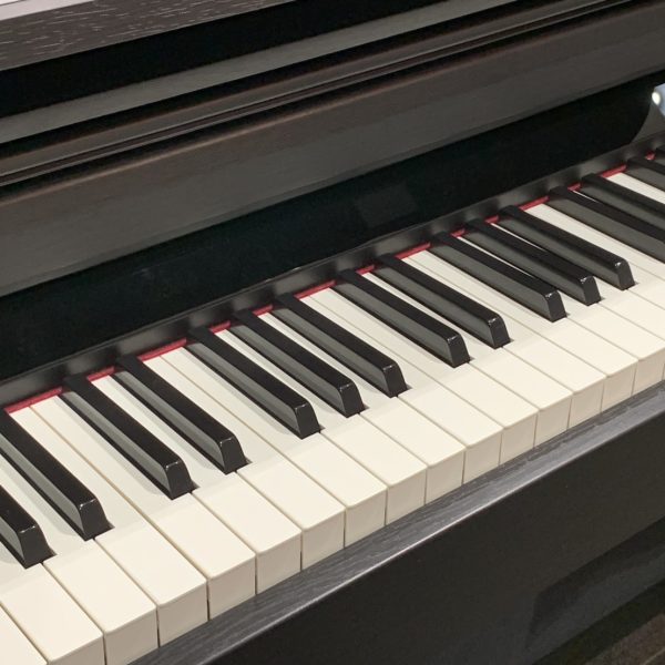 パネルを消しても音は鳴ります。誤作動を防ぐにはチャイルドロックもあるので活用ください。