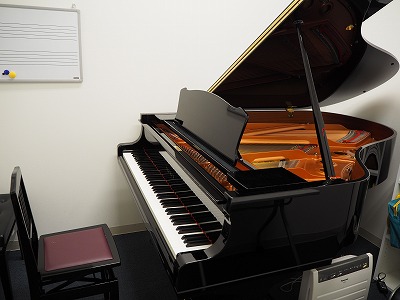 【レンタルルーム】グランドピアノ完備 サロン室のご紹介