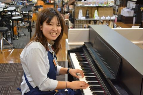 スタッフ写真 電子ピアノ・キーボード・ドラム 富田