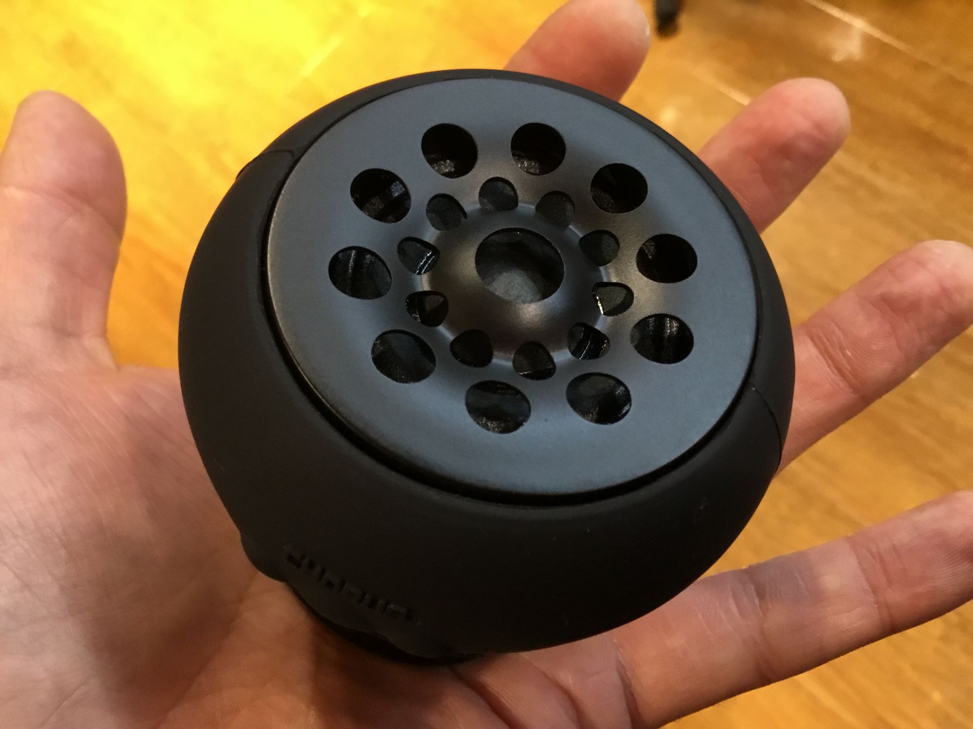 【結構いい音！】画期的なポータブルギターアンプ！Fluid Audio Strum Buddy入荷！