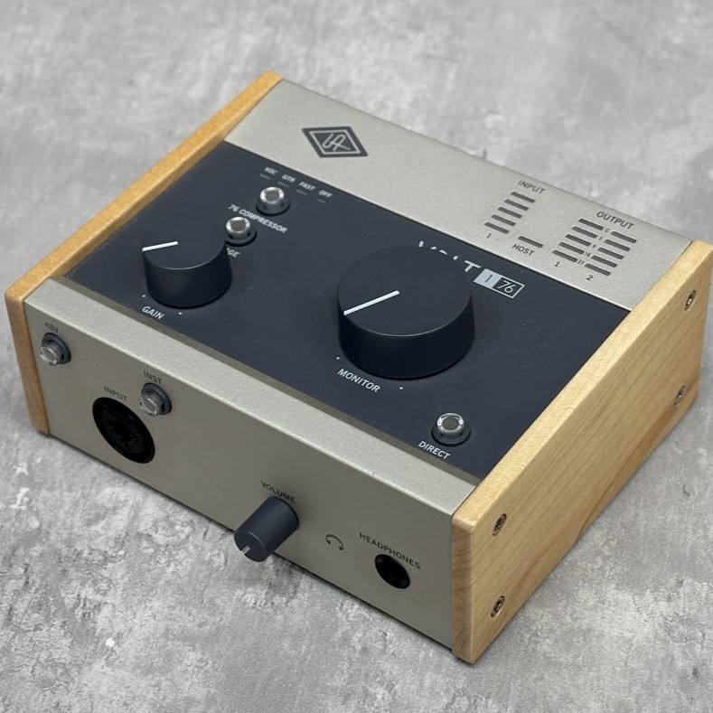 UNIVERSAL AUDIOVOLT176