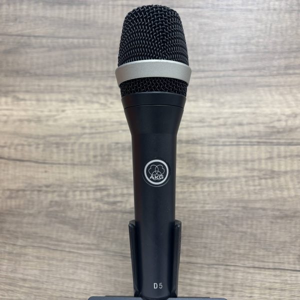 AKG<br />
D5