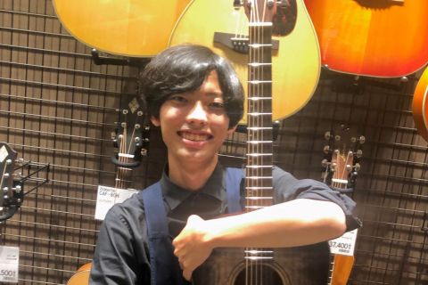 スタッフ写真 アコースティックギター、ウクレレ 小渡