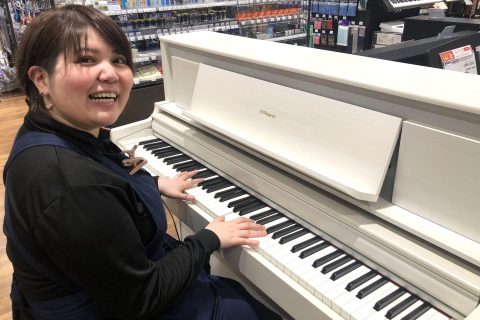 スタッフ写真 管楽器、電子ピアノ、アップライトピアノ 松田