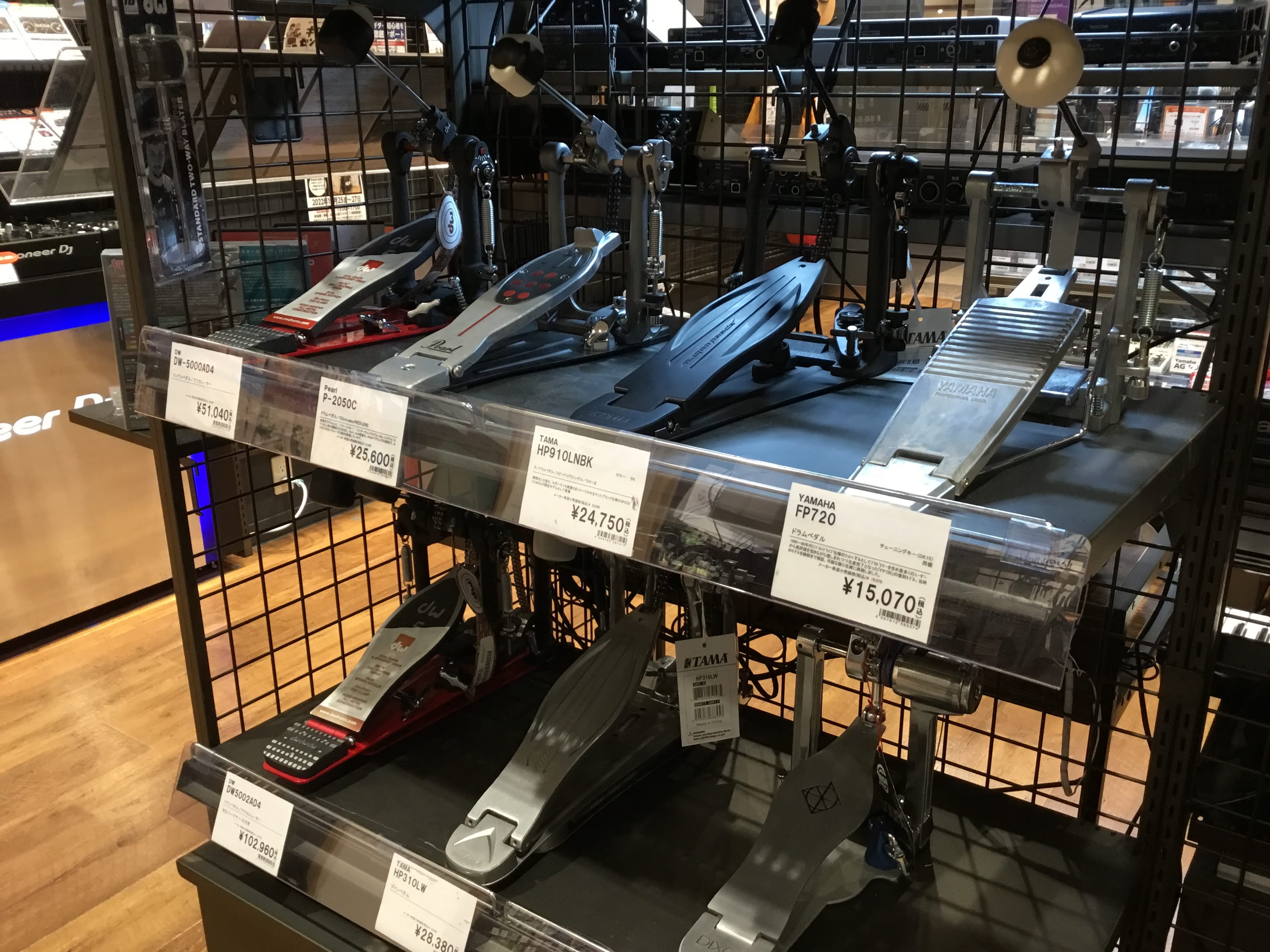 イオンモール沖縄ライカム店のドラムペダルの在庫状況です!Pearl、TAMA、YAMAHA、DW、ディクソンなど各メーカー取り揃えております。また在庫していない商品のお取り寄せも可能です。ぜひドラム担当の富窪(とみくぼ)までお気軽にお声掛けください。