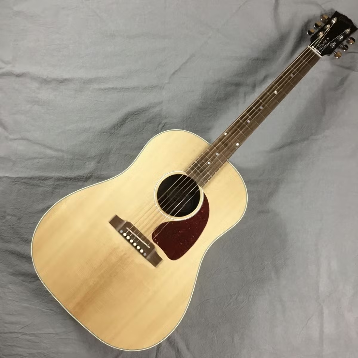 GibsonJ-45 Studio Walnut