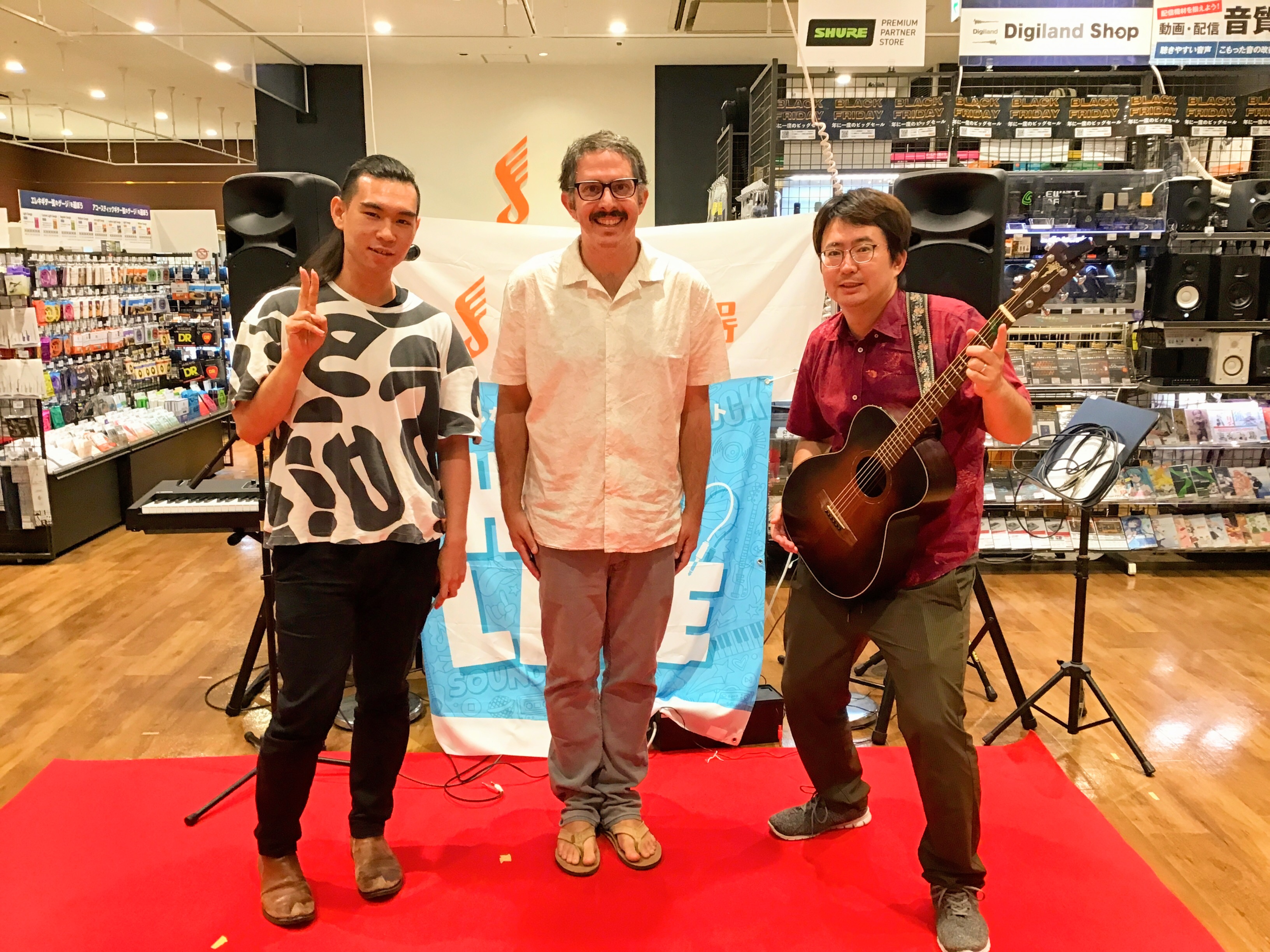 こんにちは！島村楽器イオンモール沖縄ライカム店の玉木です。今年から、HOTLINEが復活することになりました！ 知らない方もいらっしゃると思うので、軽くご説明します。 HOTLINEとは HOTLINEは、島村楽器の名物ライブイベントです。店頭でのライブ参加や、動画でのエントリーから始まり、選ばれた […]