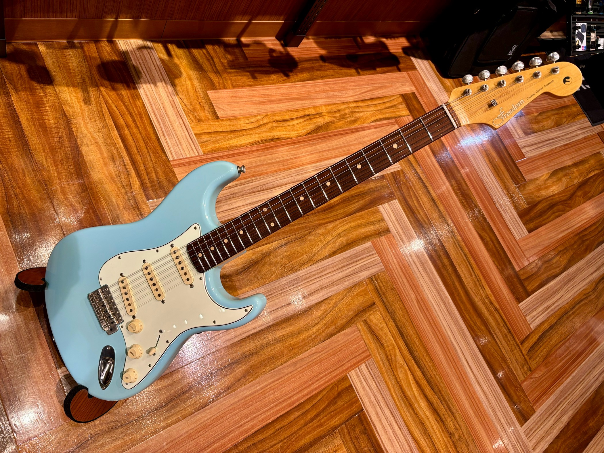 Freedom Custom Guitar ResearchO.S. Retro ST Sonic Blue