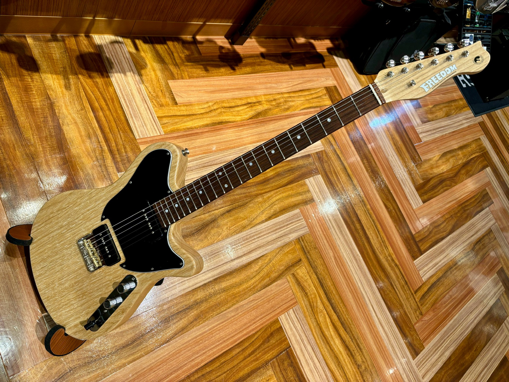 Freedom Custom Guitar ResearchO.S. Shaker:Korina