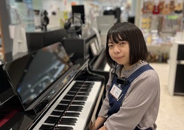 ピアノアドバイザー・電子ピアノ・キーボード担当前村　睦実