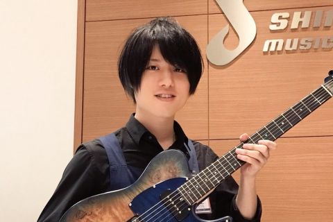 スタッフ写真 エレキギター/ベース/コンパクトエフェクター 井上