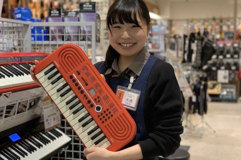 スタッフ写真 ウクレレ/キーボード 大橋