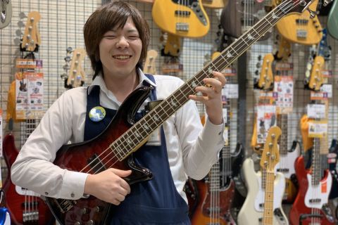 スタッフ写真 弦 伊東
