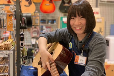 スタッフ写真 ギターアドバイザー/アコースティックギター/教育楽器 近藤