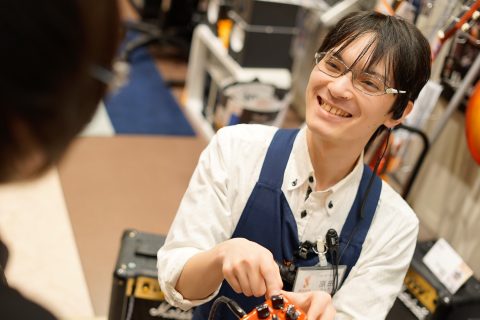 スタッフ写真 エフェクター 原田