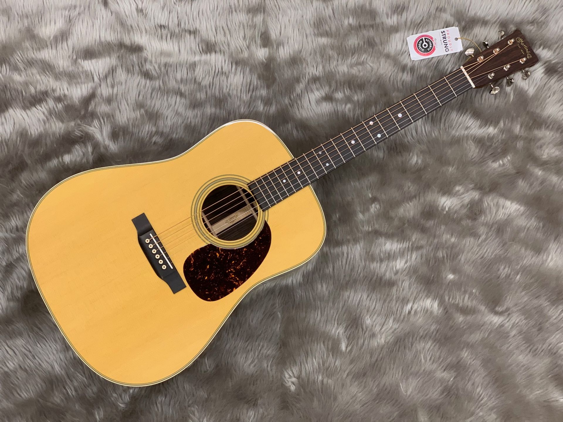 *アコースティックギターの代名詞ともいえるモデル **Martin　D-28 ]] 定番のD-28入荷いたしました！ドレットノートならではのバランスの良いサウンドはずっと弾いていたいですよね…！ |*メーカー|*品番|*定価(税込)|*販売価格(税込)| |Martin|D-28|￥442,800| […]