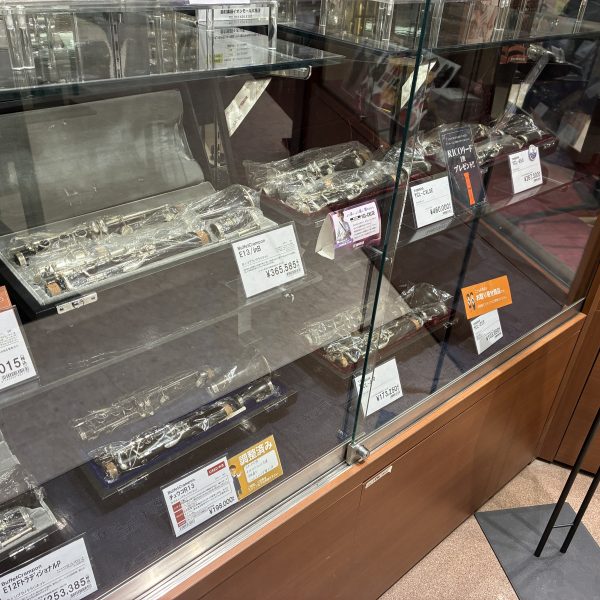 定番のYAMAHAからBuffetCramponまで幅広く展示をしております！