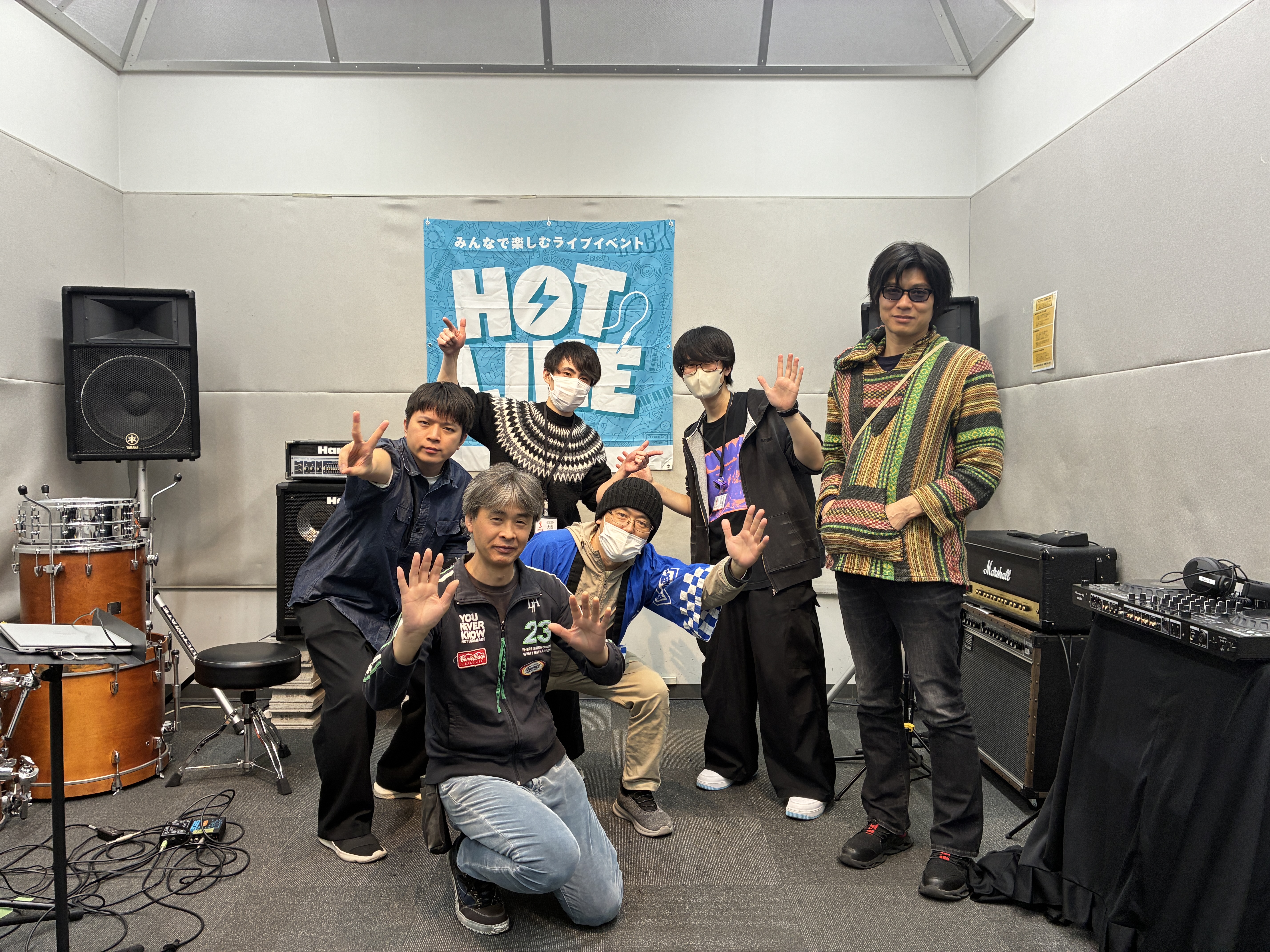 こんにちは！島村楽器大高店の大薮、山田です！ 今回は12/27(土)に開催した「HOTLINE」の店舗ライブの様子をお届けします！ 今回は4組のアーティストさんにご出演いただきました！ それではご出演いただいたみなさんをご紹介させていただきます！ DJ HATO’s RADIO SHOW!! トップ [&hellip;]