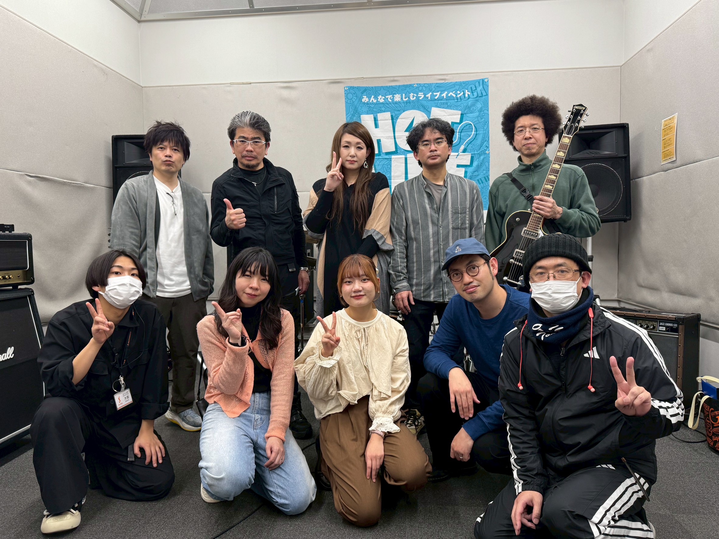 こんにちは！島村楽器大高店の大畑です！ 今回は02/01(日)に開催した「HOTLINE」の店舗ライブの様子をお届けします！ 今回は5組のアーティストさんにご出演いただきました！ それではご出演いただいたみなさんをご紹介させていただきます！ あすなろ 今回のトップバッターは　あすなろ　さん。 巧みな [&hellip;]