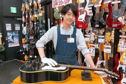 スタッフ写真 アコースティックギター・ウクレレ・録音、音響機材 九頭見