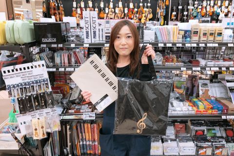 スタッフ写真 音楽雑貨・楽譜 相澤