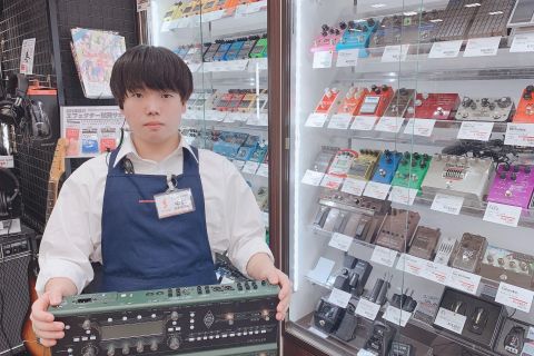 スタッフ写真 ギター、エフェクター担当 中林