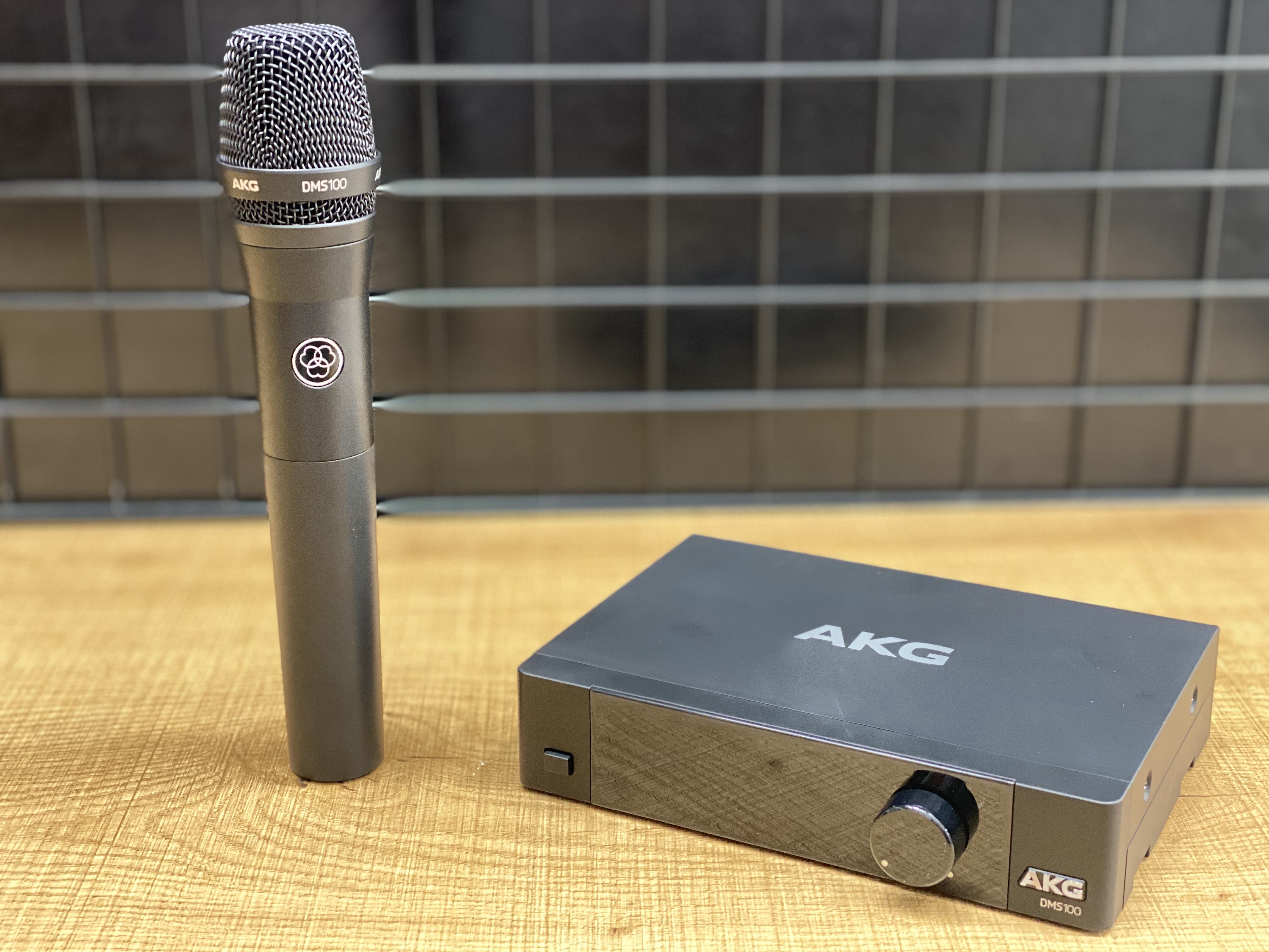 *AKG ワイヤレスセットDMS100が入荷致しました！ [!!情報漏洩や通信障害への対策を施し信頼性を高めた、簡単操作のスピーチ/アナウンス用2.4GHz帯ワイヤレスシステム。!!] 音響機器に不慣れな方でも簡単に扱えるスピーチ/アナウンス用の2.4GHz帯ワイヤレスシステムです。情報漏洩や通信障 […]