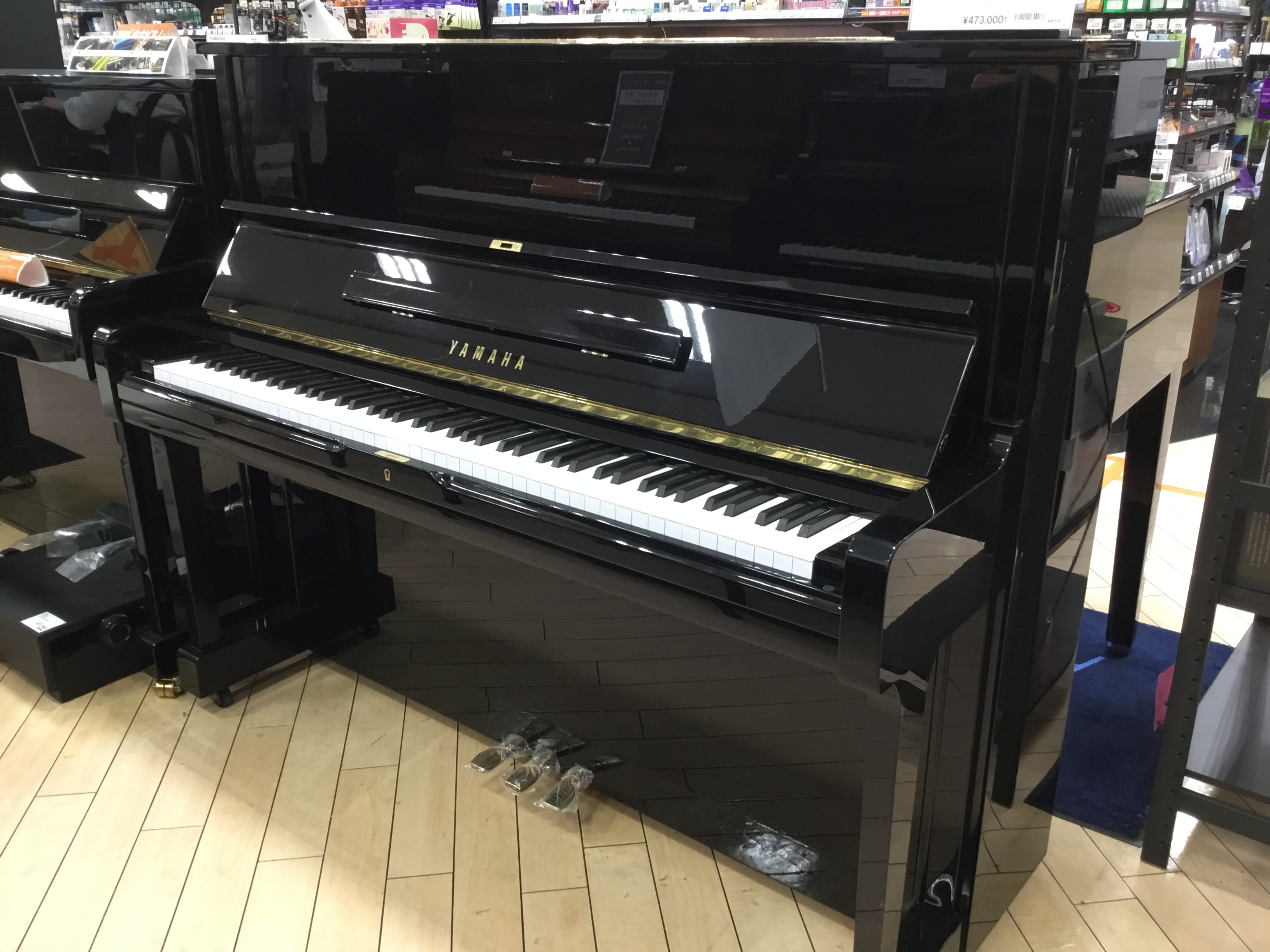 中古YAMAHA　U1A　　￥418,000(税込) ヤマハピアノといえばこのスタイル。スタンダードなデザインとヤマハらしい響きの人気ピアノです。生のピアノらしい響きをしっかりと感じられるのでピアノを始めた方、これから始めようとお考えの方にも安心してご愛用いただけるオススメの1台です。 購入特典 安 […]