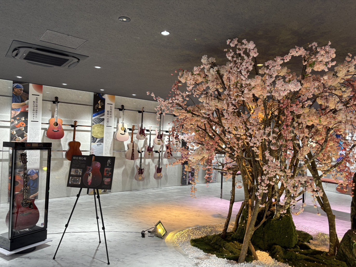 皆様こんにちは！島村楽器イオンモール太田店のHPをご覧いただきありがとうございます。アコースティックギター担当の黒島です。先日、株式会社ディバイザー様開催のSAKURA MODEL 10th Anniversary 桜ギター巡礼 "春の陣"〜ギターで楽しむ桜の花見〜のイベントに行って参りました！ デ […]
